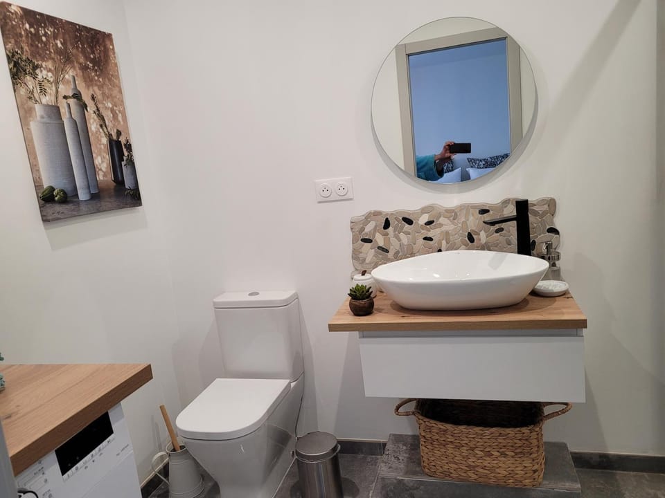 Toilet, Property building