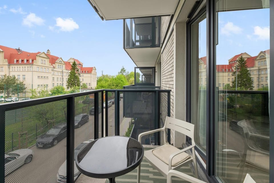Patio, Day, Balcony/Terrace, Living room, Seating area