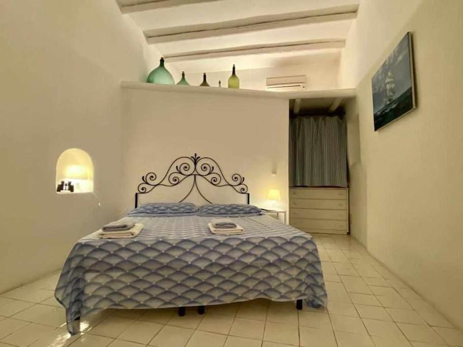 La Casetta di Valeria - sea and port view House in Sicily