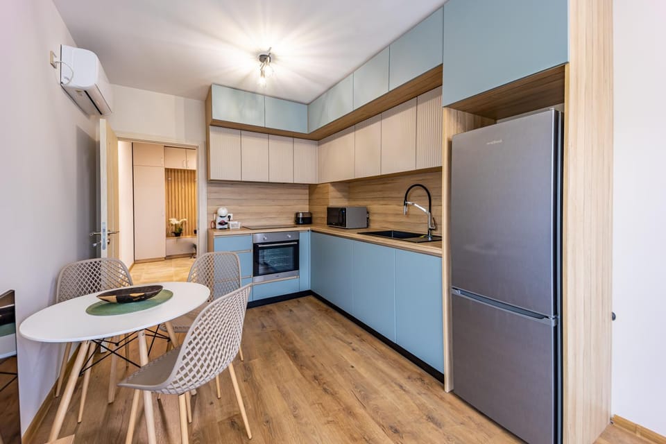 Kitchen or kitchenette, Dining area, dishwasher, oven, stove