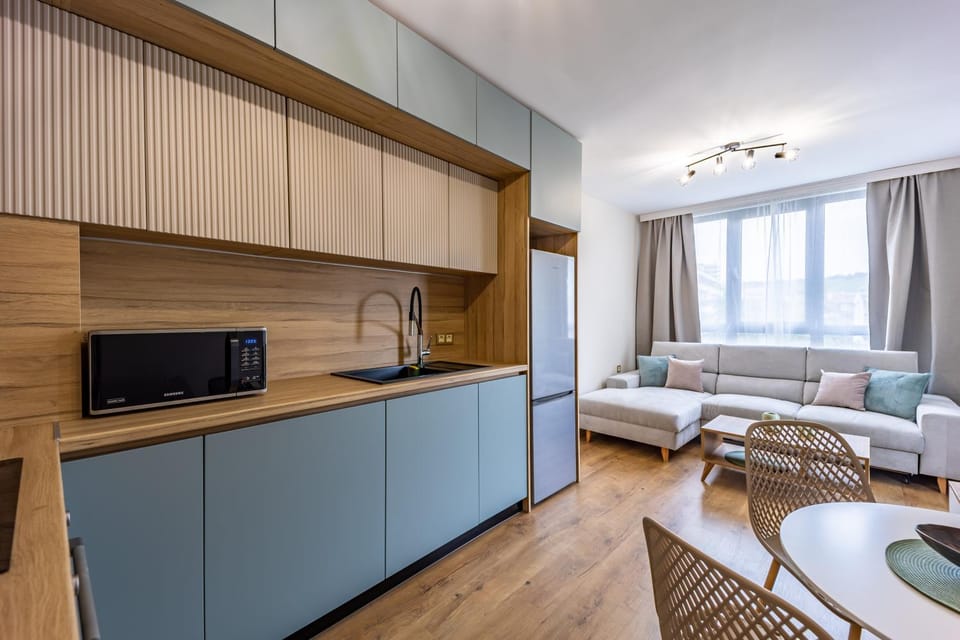 TV and multimedia, Kitchen or kitchenette, Living room, Seating area, stove