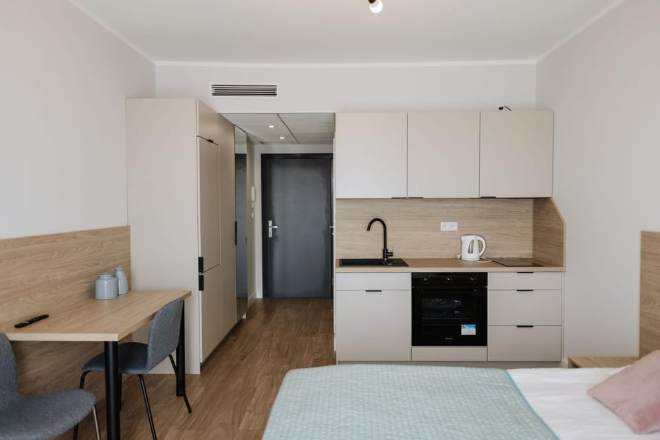 Bed, Kitchen or kitchenette, Bedroom