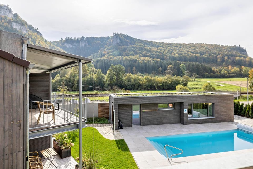 Property building, Balcony/Terrace, Living room, Swimming pool