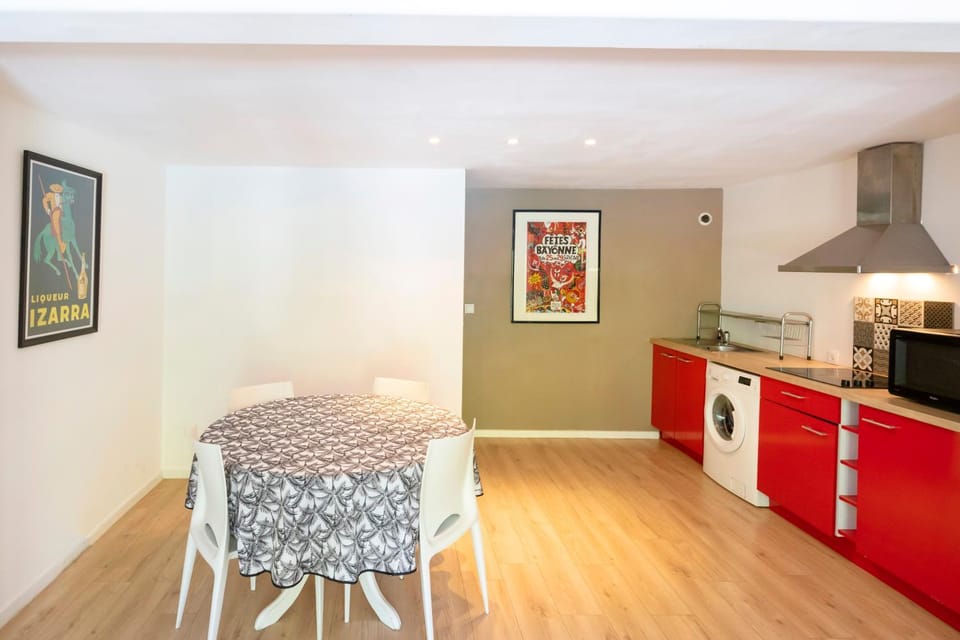 Property building, Kitchen or kitchenette, Living room