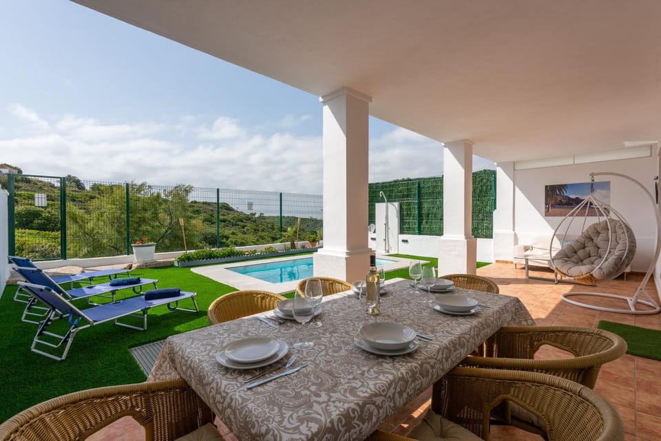 Property building, Balcony/Terrace, Living room