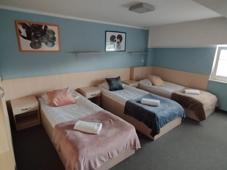 Bed, Photo of the whole room, towels