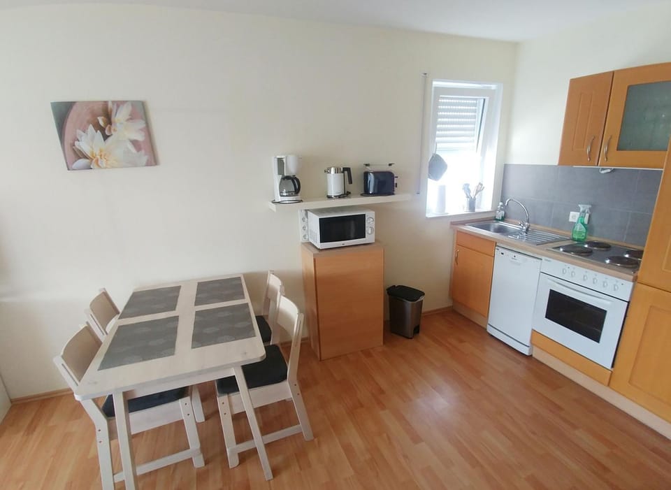 Property building, Kitchen or kitchenette, Living room