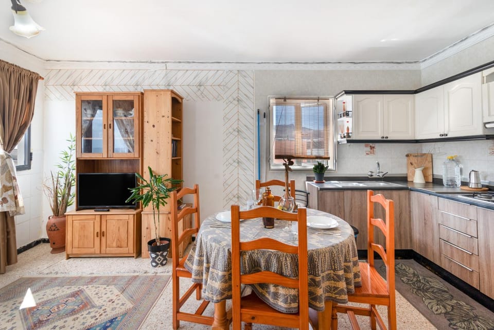 Property building, Kitchen or kitchenette, Living room