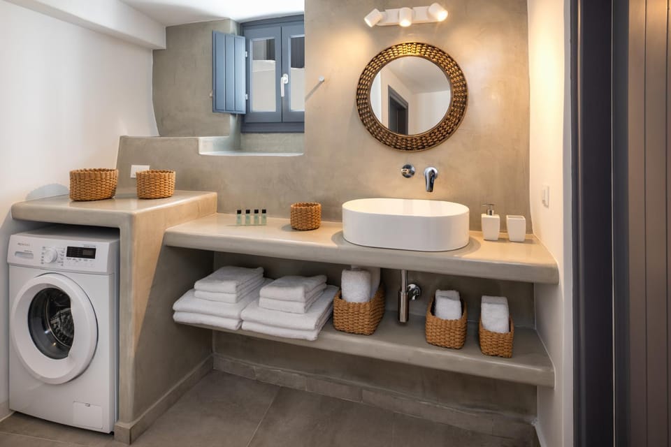 Bathroom, towels, washing machine