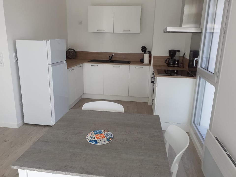 appartement neuf 65 m2 lumineux au calme balcon et parking Apartment in Royan