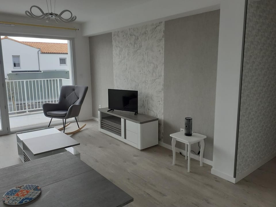 appartement neuf 65 m2 lumineux au calme balcon et parking Apartment in Royan