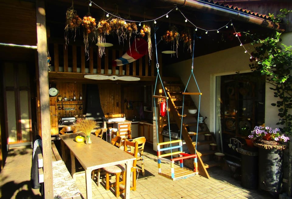 BBQ facilities, Balcony/Terrace, Kitchen or kitchenette, Seating area, Dining area