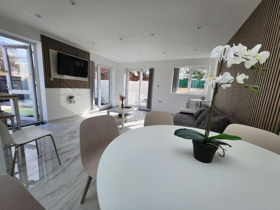 Spacious and bright one bedroom apartment Apartment in Oxford