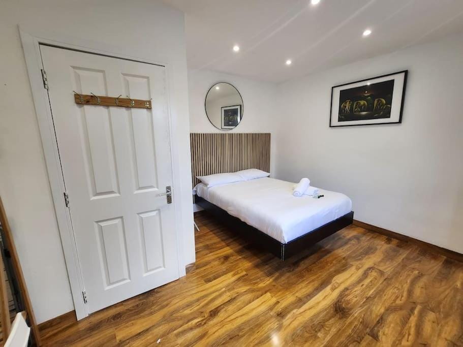 Spacious and bright one bedroom apartment Apartment in Oxford