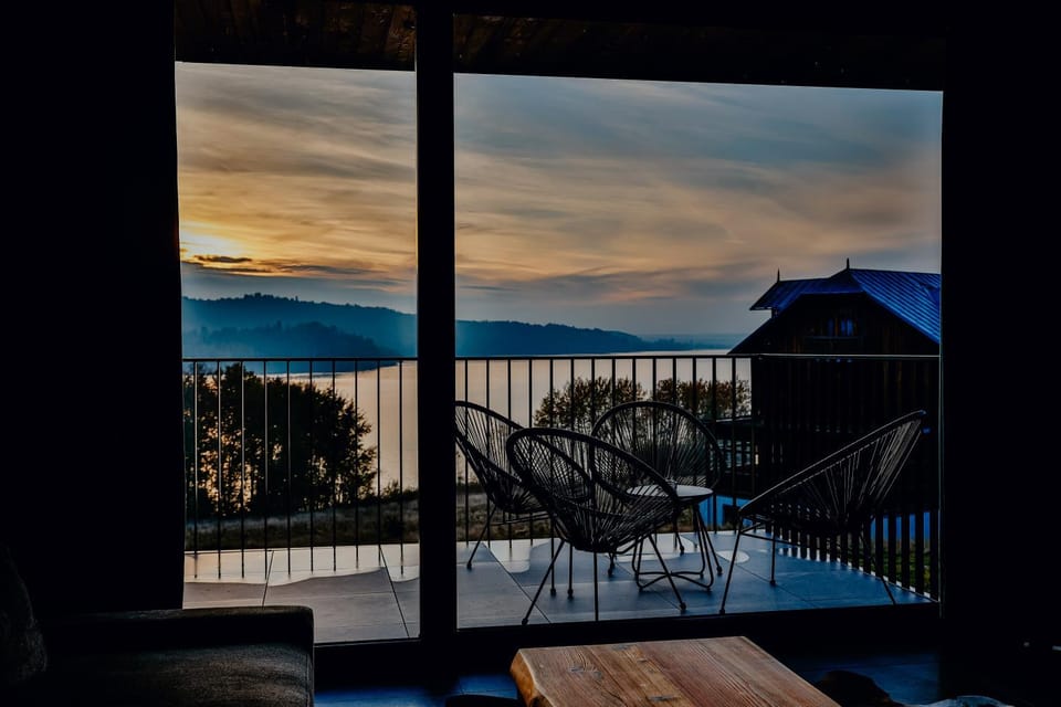 View (from property/room), Balcony/Terrace, Living room, Lake view, Mountain view