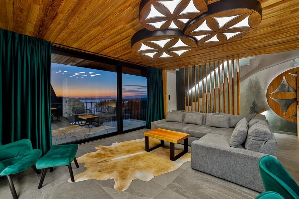 View (from property/room), Balcony/Terrace, Living room, Lake view, Mountain view