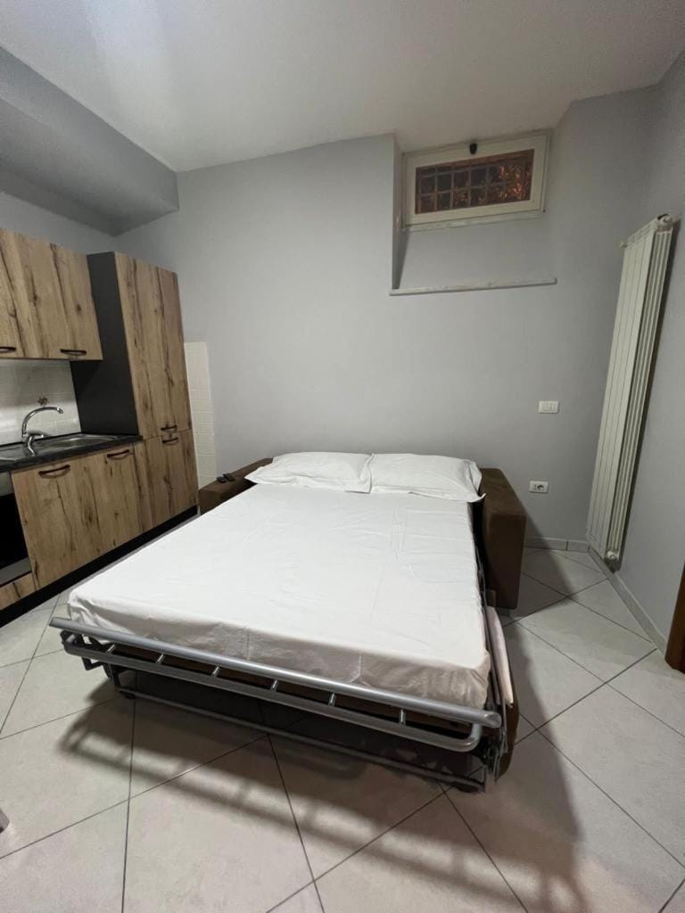 Bed, Kitchen or kitchenette, Dining area, kitchen, air conditioner