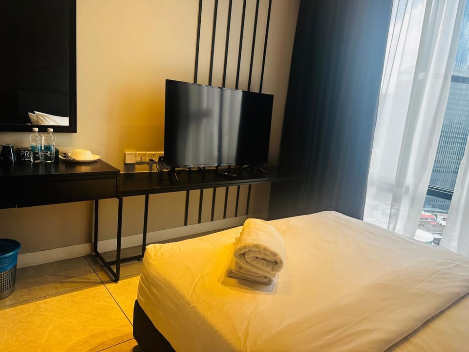 Bed, TV and multimedia, Photo of the whole room, Bedroom, towels, wardrobe