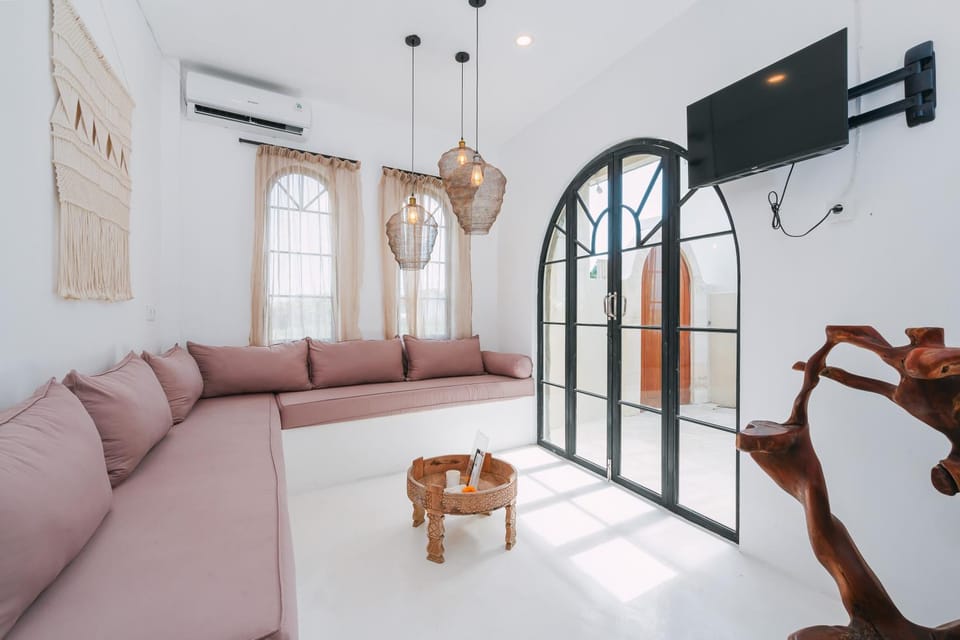 Property building, TV and multimedia, Living room, Seating area, air conditioner
