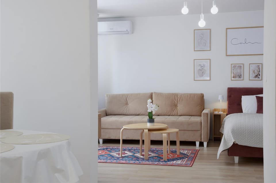 Living room, Photo of the whole room
