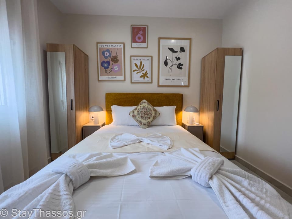 Bed, Photo of the whole room, Bedroom, towels, wardrobe