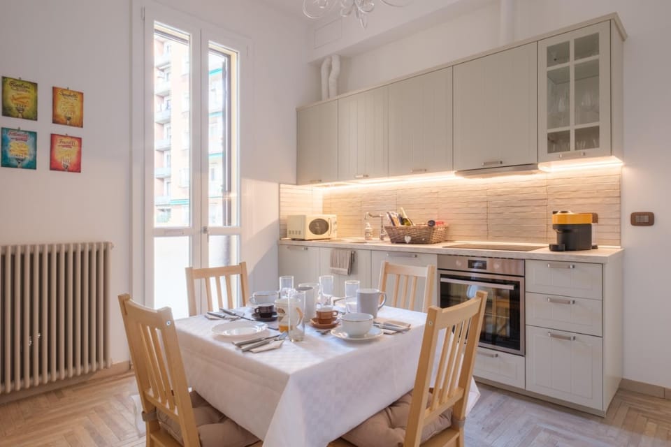 Brand New !!! Ancient BOLOGNA Centrale LIBERTY Style Completely RENOVATED 2025 Apartment in Bologna