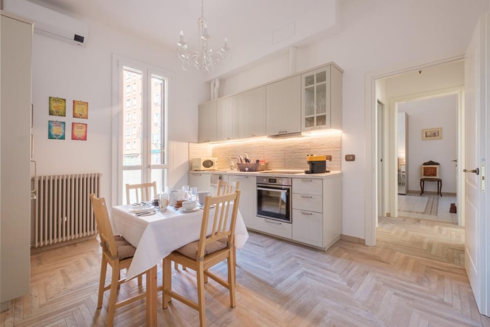 Brand New !!! Ancient BOLOGNA Centrale LIBERTY Style Completely RENOVATED 2025 Apartment in Bologna