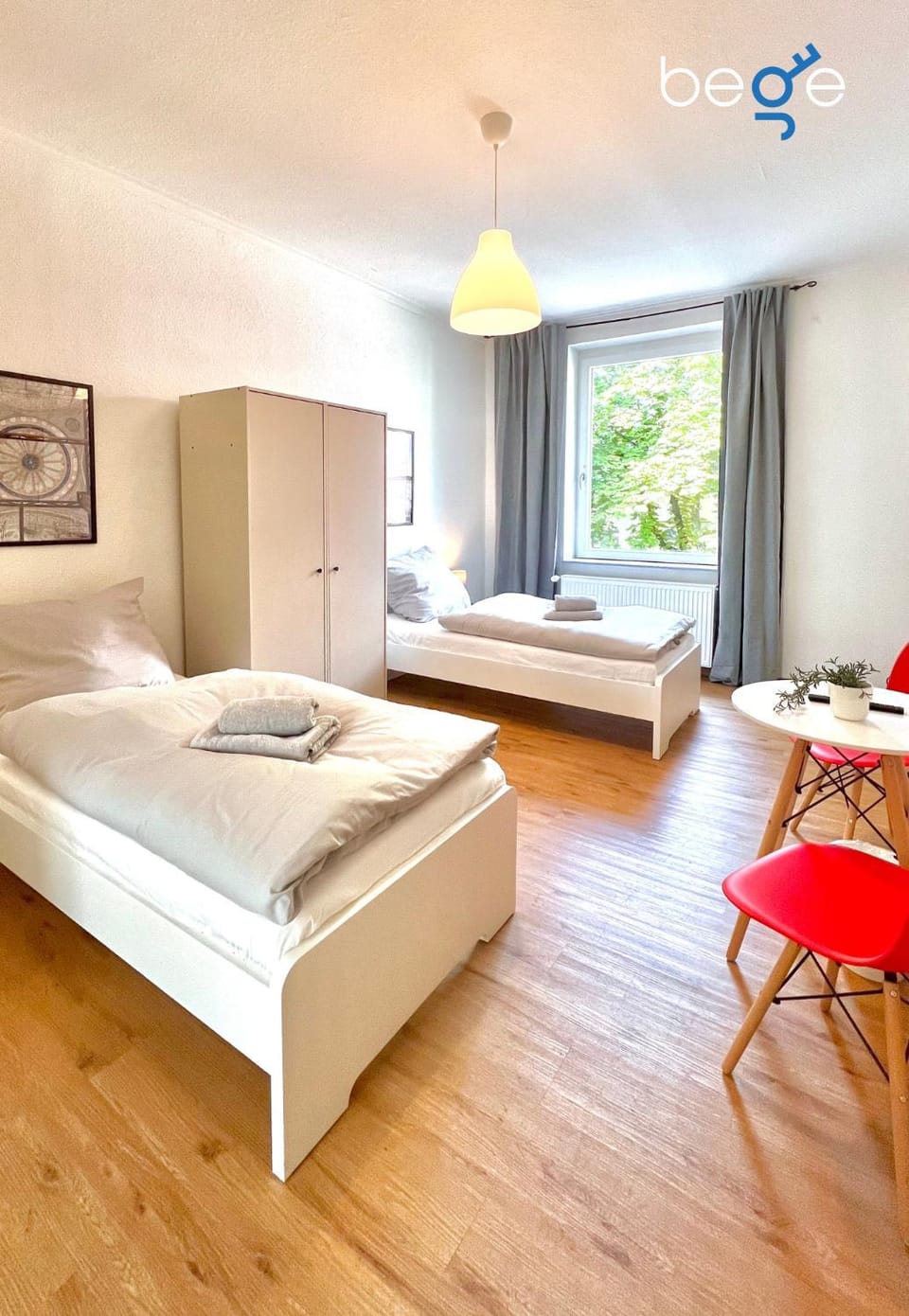Bed, Photo of the whole room, Seating area, Bedroom, towels