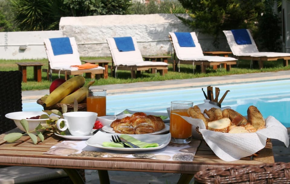 Lounge or bar, Swimming pool, Meals