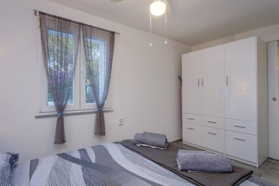 Bed, Photo of the whole room, Bedroom, wardrobe