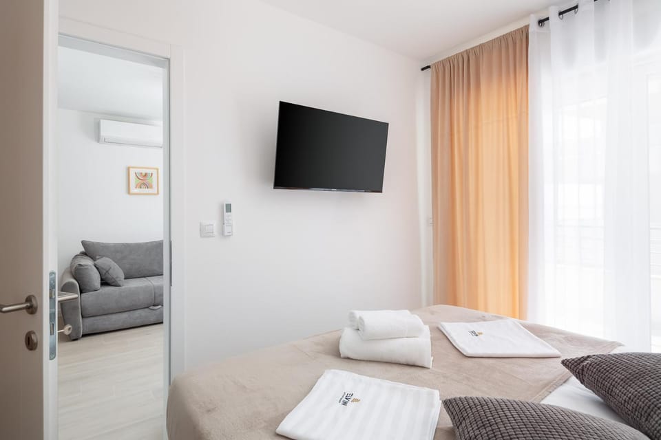 Elvin Apartment with sea view Apartment in Split-Dalmatia County
