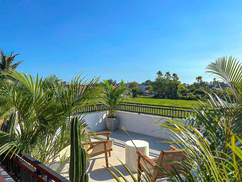Patio, Spring, Day, Natural landscape, Garden, View (from property/room), Balcony/Terrace, Balcony/Terrace, Garden view