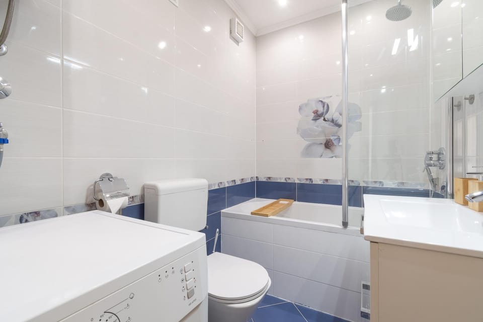 Toilet, Bathroom, Bath, towels, washing machine