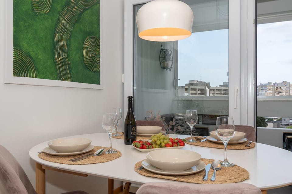 Dining area, Food