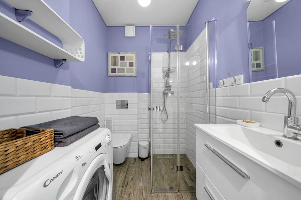 Shower, Bathroom, towels, washing machine