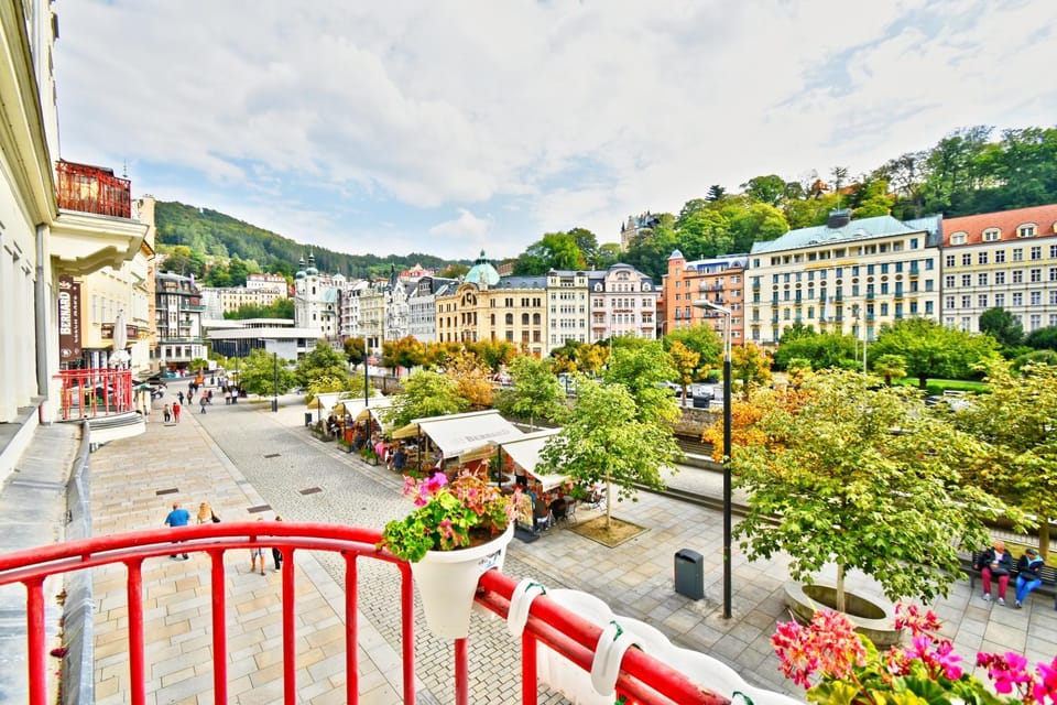 Nearby landmark, Day, Neighbourhood, Natural landscape, City view, Street view, Location