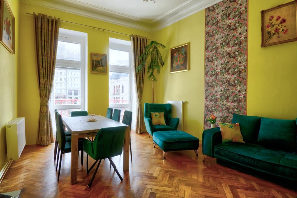 Living room, Seating area, Dining area
