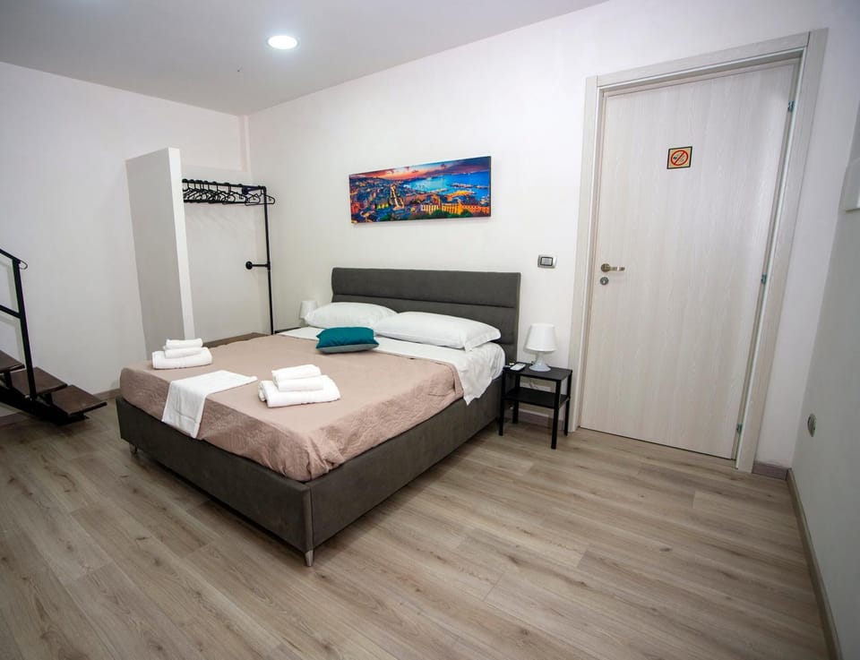 Bed, Photo of the whole room, air conditioner