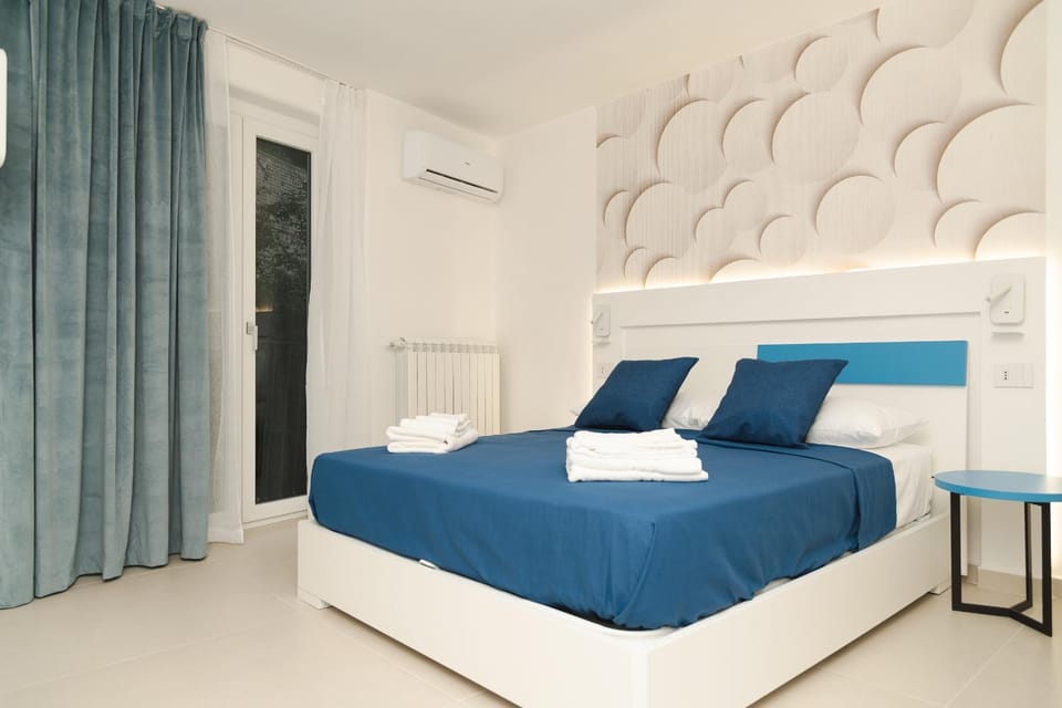 Bed, Photo of the whole room, Bedroom, towels, air conditioner