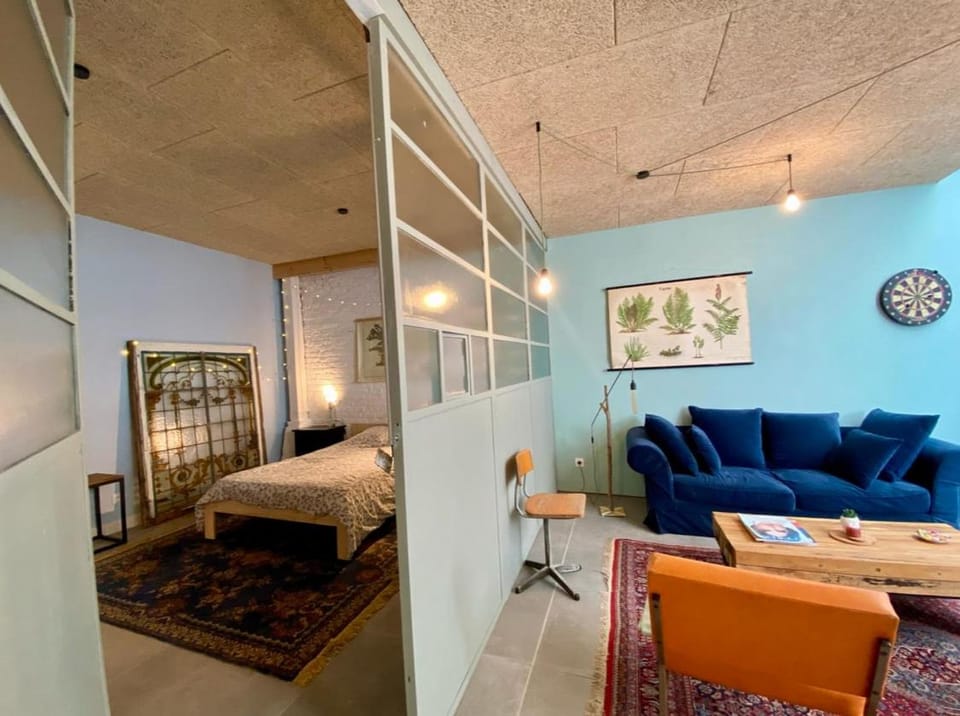 Bed, Living room, Bedroom