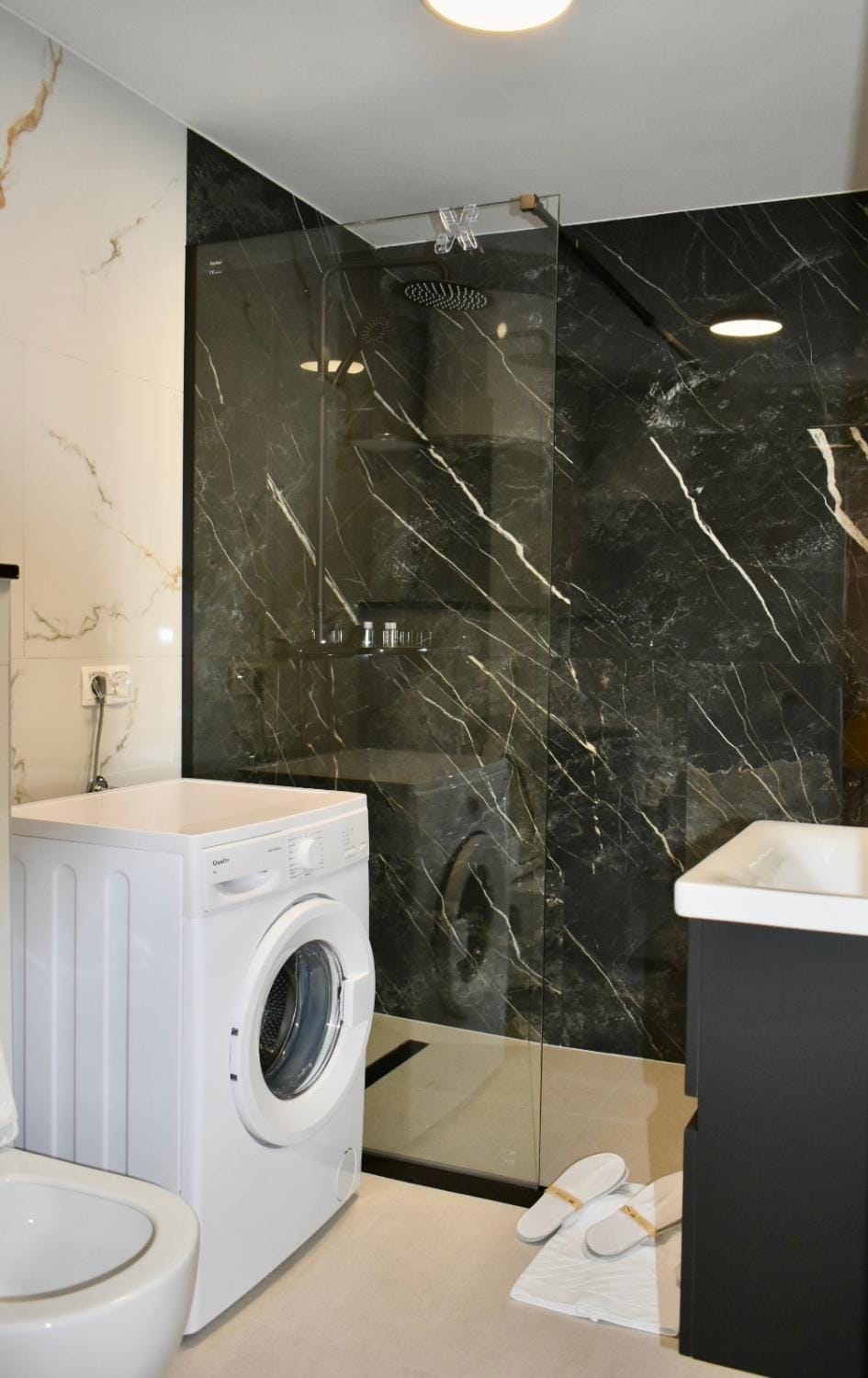 Shower, Toilet, Bathroom, towels, washing machine