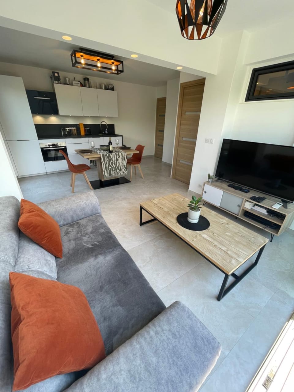 Communal lounge/ TV room