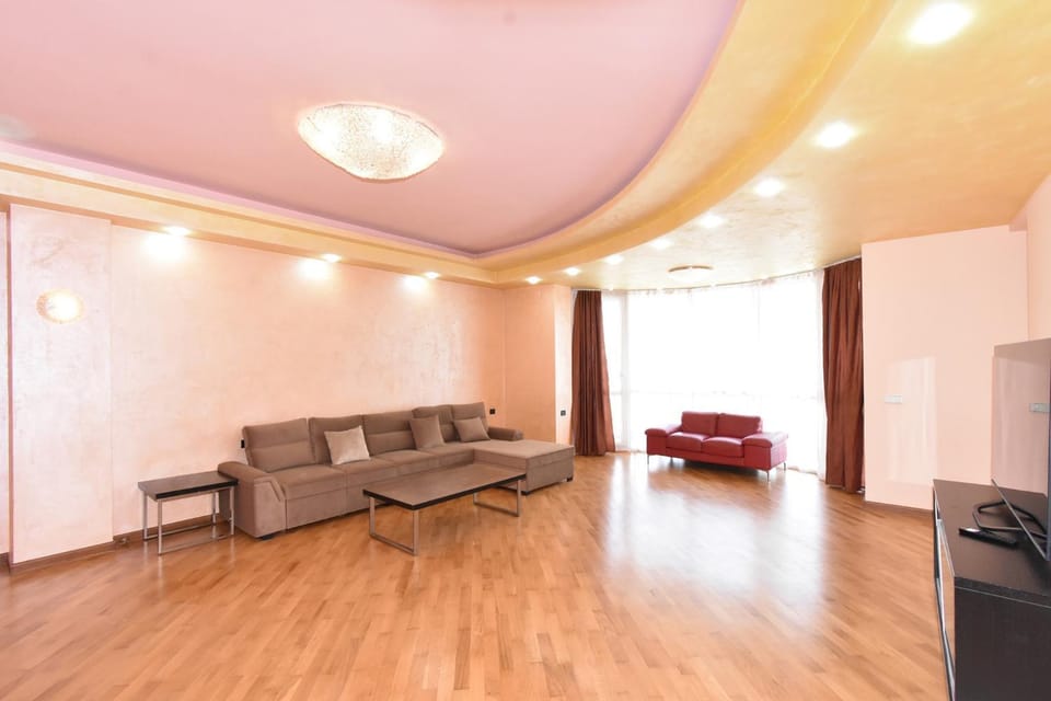 Amiryan street, 3 bedrooms Grand and Sunny apartmet AM2711 Apartment in Yerevan