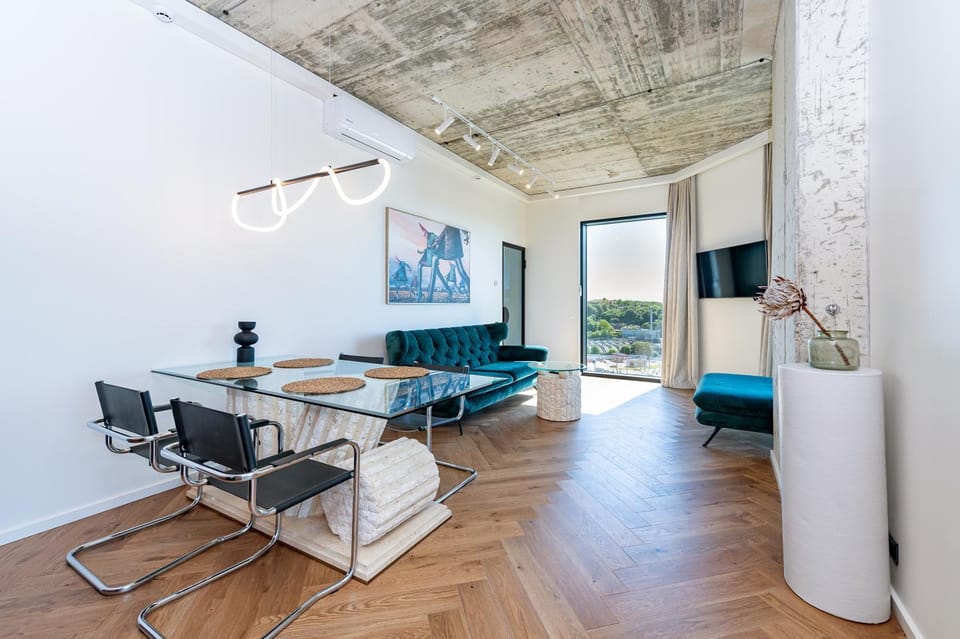 TV and multimedia, Living room, Dining area