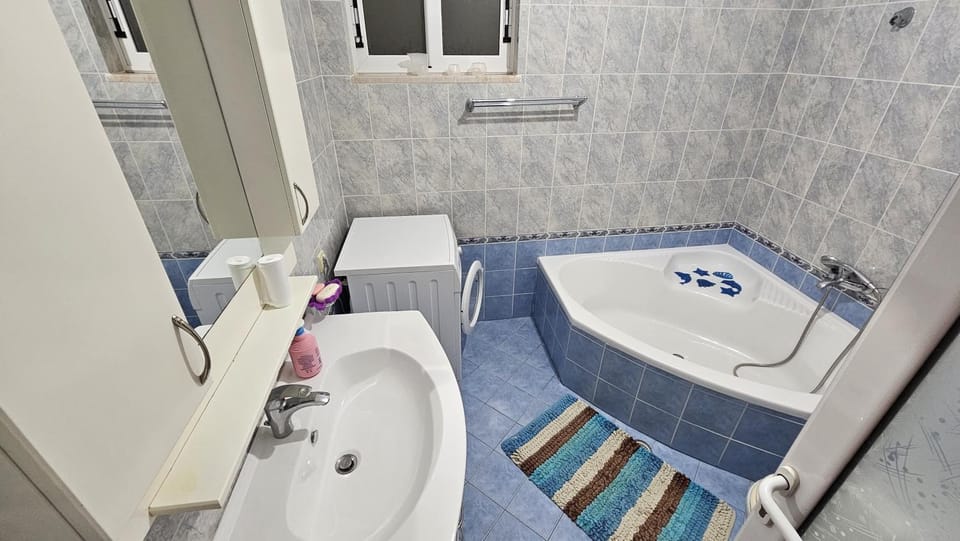 Bathroom, Bath