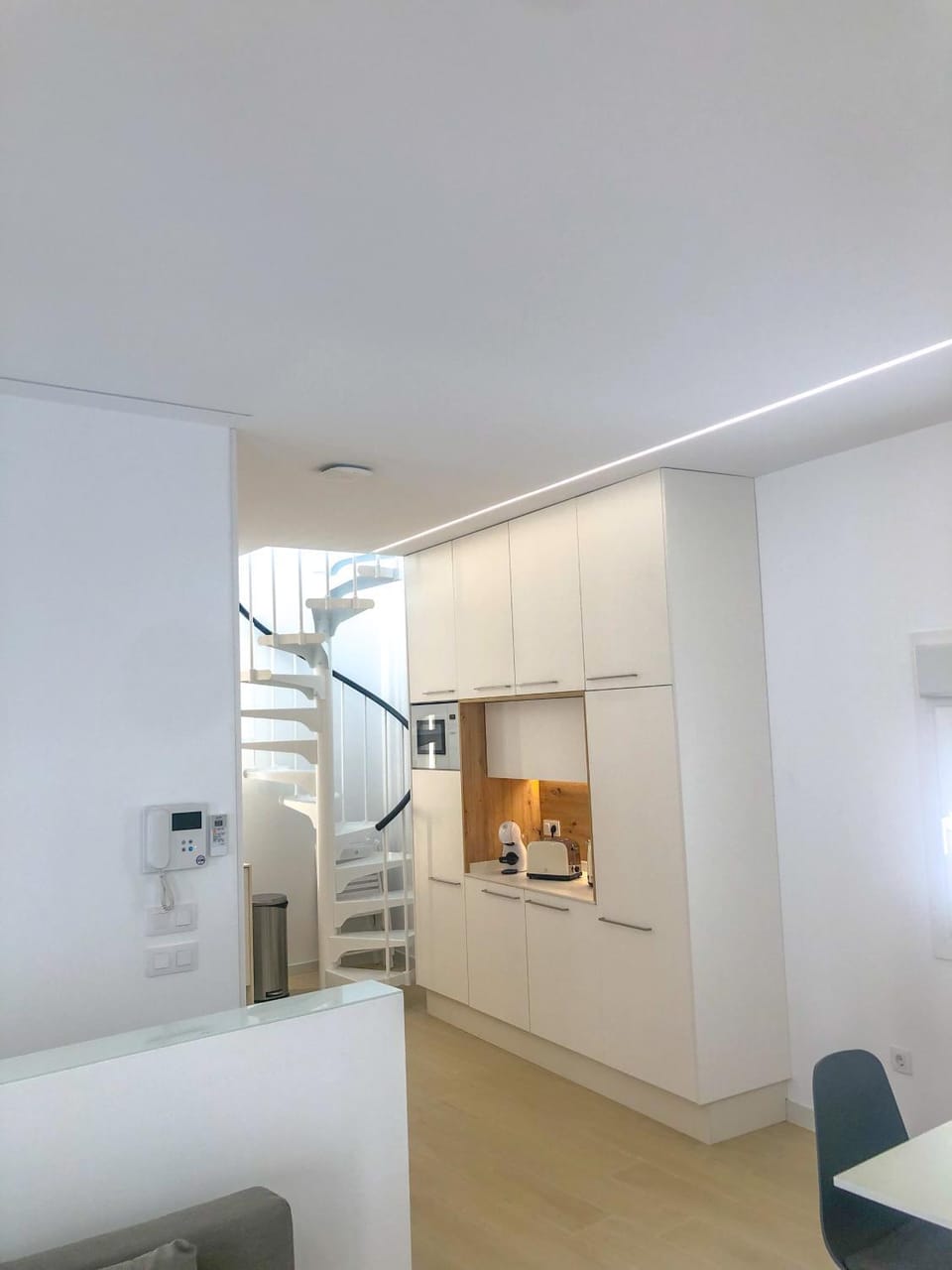 Coffee/tea facilities, Kitchen or kitchenette, stove