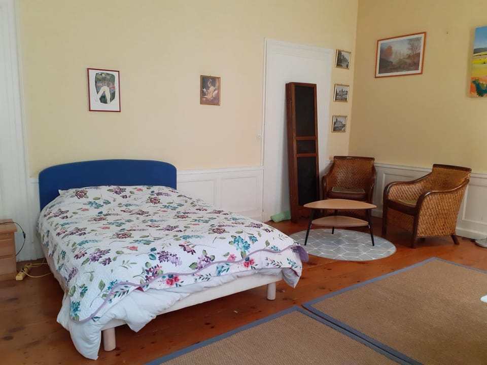 Bed, Photo of the whole room