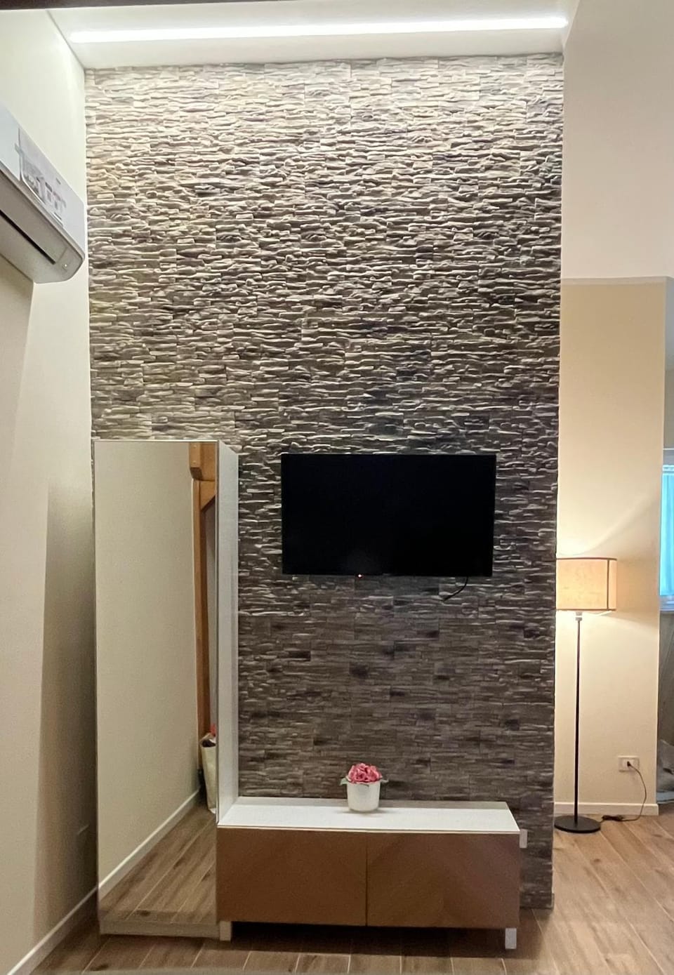 TV and multimedia, air conditioner