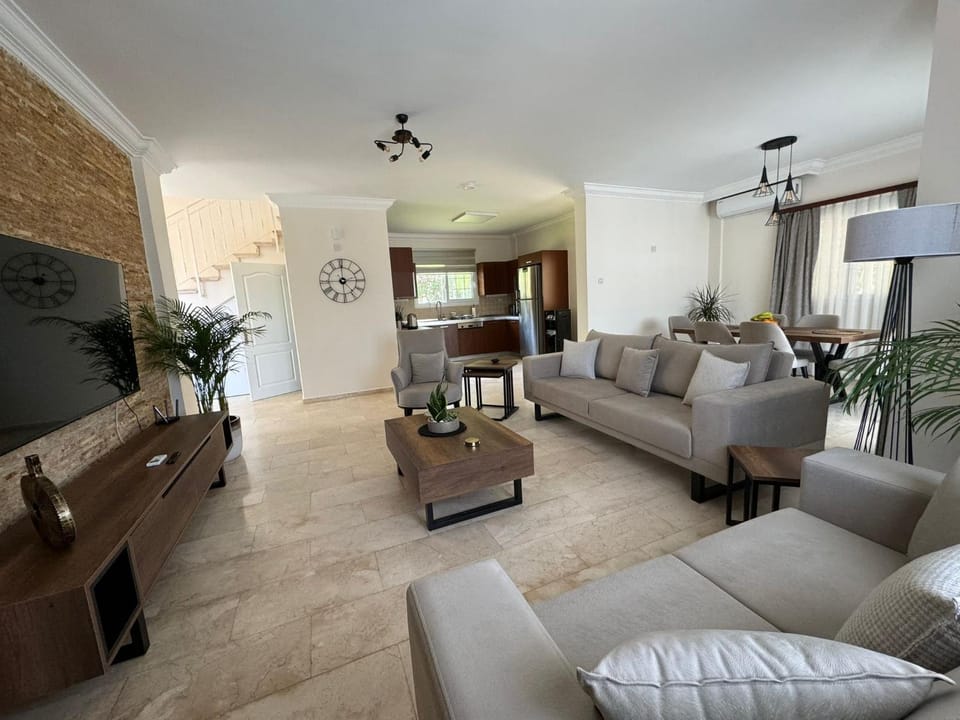 Communal lounge/ TV room, TV and multimedia, Living room, Seating area