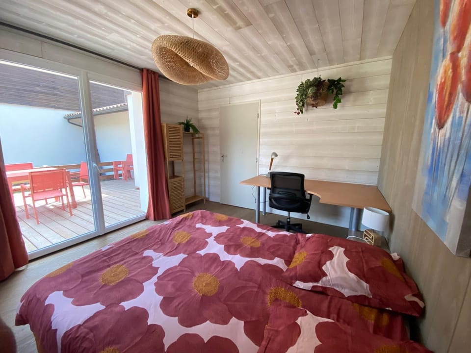Seating area, Bedroom